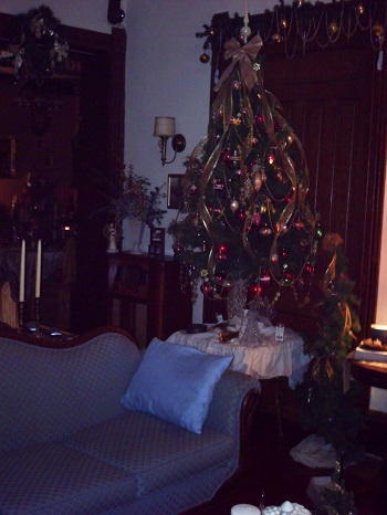 Victorian Living room Tree at Christmas