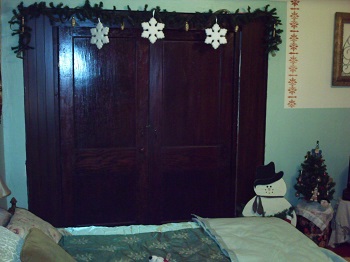 Upstairs Bedroom 2 at Christmas